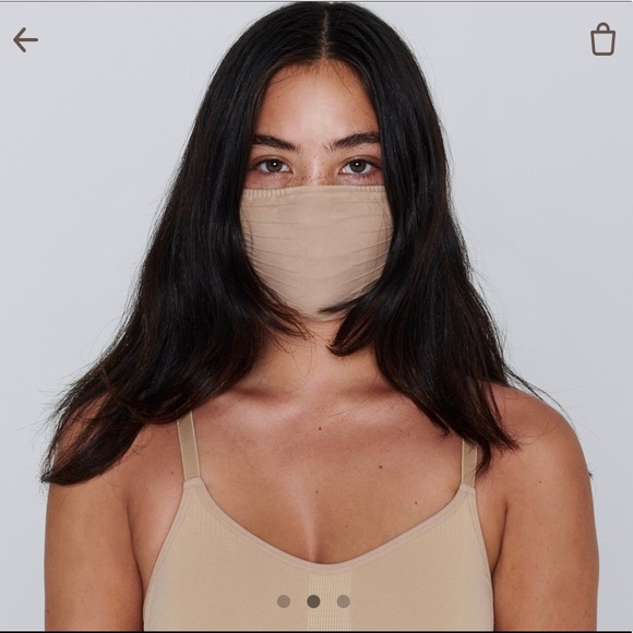 SKIMS CLAY nude kardashian face mask - Picture 2 of 16